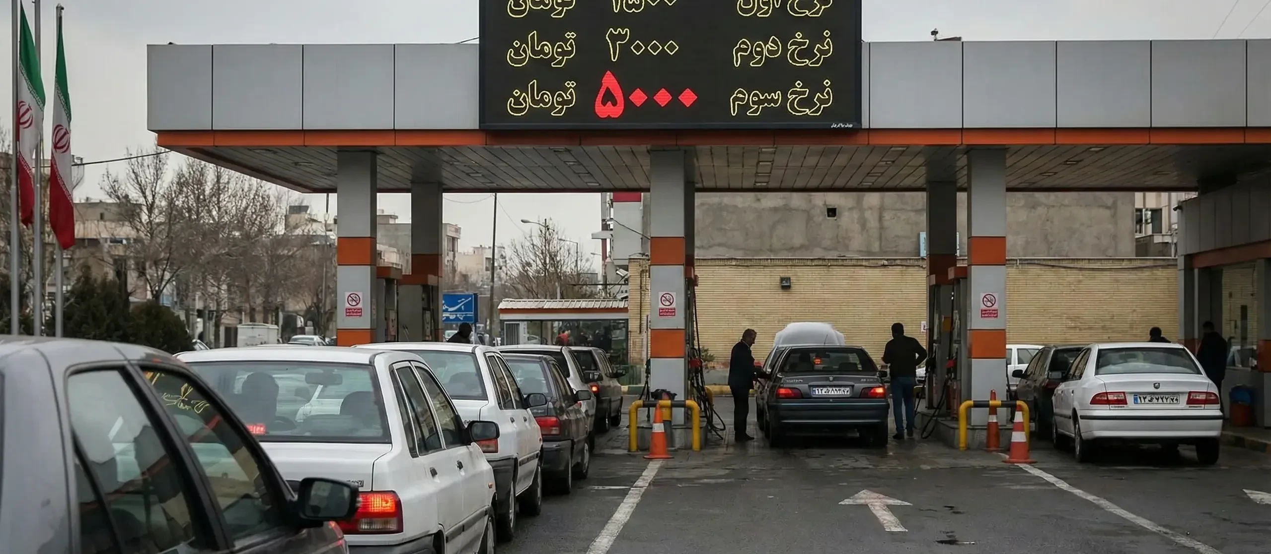 صف بنزین سه نرخی در جایگاه های پمپ بنزین